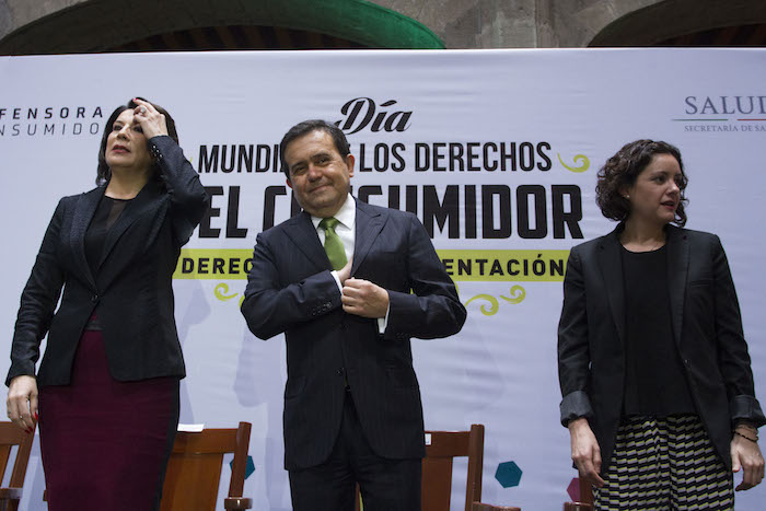 Lorena Martínez De Profeco Y Ildefonso Guajardo Secretario De Economía Durante La Celebración Del Día Mundial De Los Derechos Del Consumidor Foto Cuartoscuro