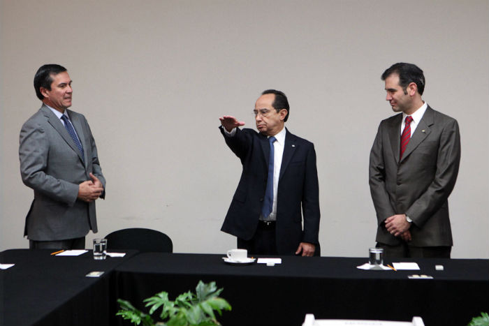 MÉXICO, D.F., 02MARZO2015.- Eduardo Gurza Curiel rindió protesta como Titular de la Unidad Técnica de Fiscalización, ante Edmundo Jacobo Molina, secretario Ejecutivo del INE, y Lorenzo Córdova Vianello, consejero Presidente del INE. FOTO: CUARTOSCURO.COM