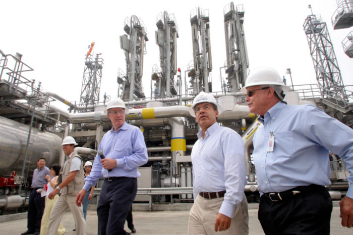 El ex Presidente Felipe Calderón Hinojosa durante la inauguración de la terminal de recibo de almacenamiento y regasificacion de gas natural licuado "Energia Costa Azul" se Sempra Energy en agosto de 2008. Foto: Cuartoscuro