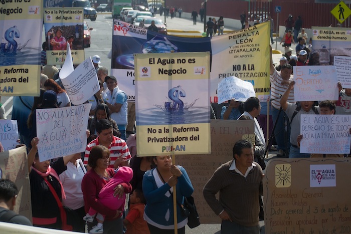 Legisladores de oposición y organizaciones civiles han dicho que la Ley privatiza el agua. Foto: Ariana Pérez, SinEmbargo.