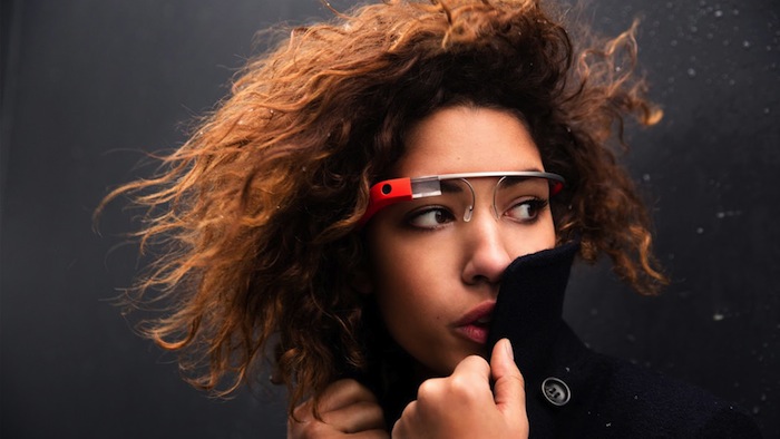 Gadgets como los lentes de realidad aumentada harán posible interactuar con el entorno en lugar de una superficie plana. Foto: Google Glass