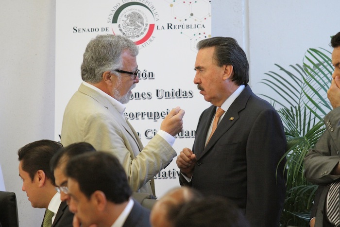 Alejandro Encinas Senador Por El Prd Y Emilio Gamboa Patrón Durante La Reunión De Comisión Unidas Para Presentar El Proyecto De Dictamen De La Ley De Transparencia Y Acceso a La Información En El Senado De La República Foto Cuartoscuro