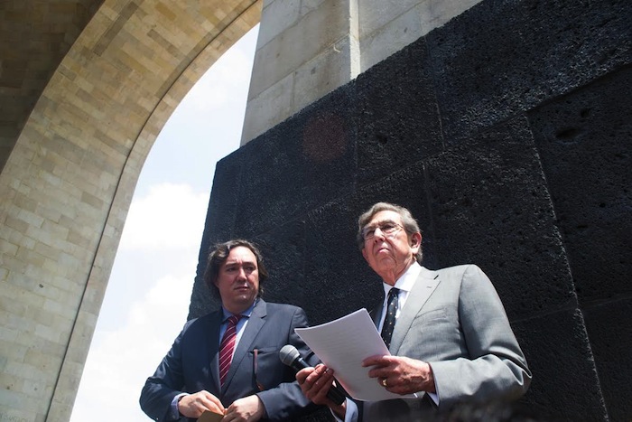 El Ingeniero Cárdenas Carlos Navarrete Ruiz Presidente Del Partido De La Revolución Democrática prd Y Silvano Aureoles Conejo Foto Ariana Pérez Sinembargo