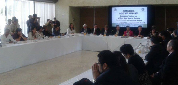 El Secretario de Gobierno mexiquense José Manzur Quiroga en mesa de trabajo. Foto: Sergio Rincón, SinEmbargoMx. 