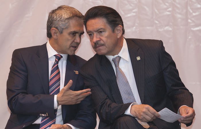 Mancera Espinosa y Carlos Navarrete, presidente del PRD y quien pertenece a la corriente de "Los Chuchos". Foto: Cuartoscuro.