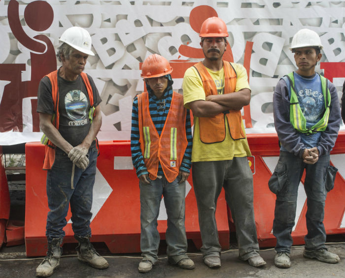 La productividad aumenta, al igual que las horas trabajadas, pero no sucede lo mismo con los salarios. Foto: Cuartoscuro