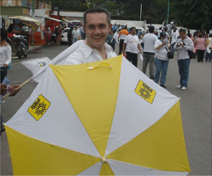 Adrián como candidato a Diputado por el PRD. Foto: Facebook.   