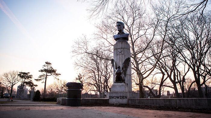 El Homenaje Escultórico Estuvo a La Vista Pocas Horas Antes De Ser Censurado Por Las Autoridades Locales Foto Aymann Ismail Animalnewyork