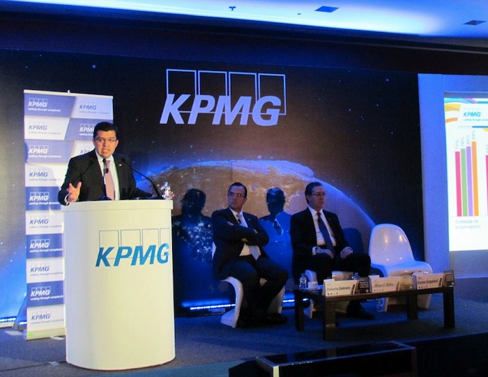 Conferencia de prensa de la firma KPMG. Foto: Twitter @KPMGMEXICO