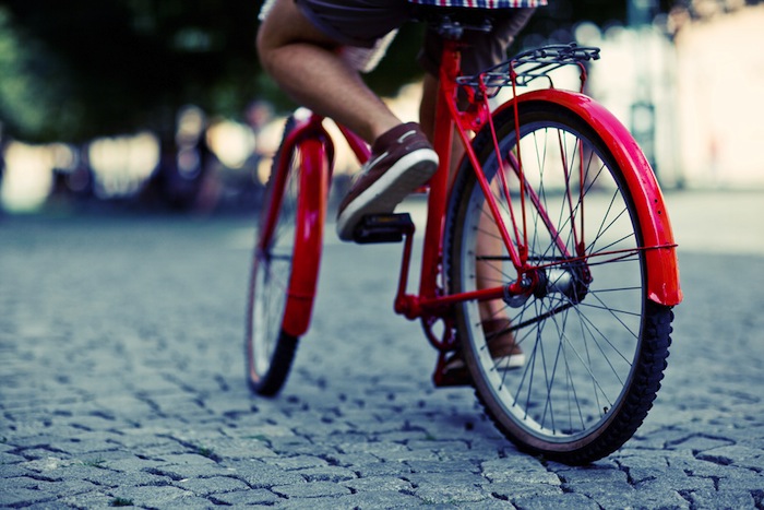 Cada día más personas eligen las bicicletas como principal medio de transporte, por ello es importante mejorarlas. Foto: Shutterstock