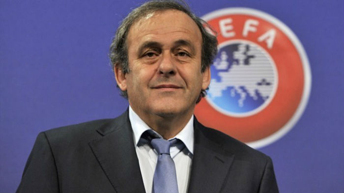 Por favor, deja FIFA, le dijo Michel Platini a Joseph Blatter. Foto: efe