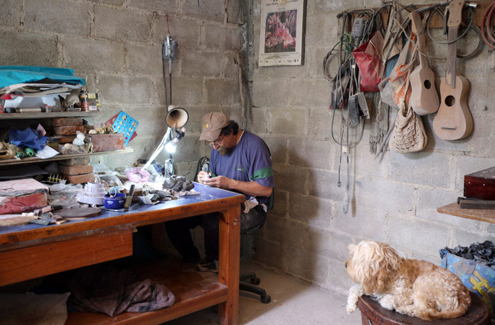 Un artesano del ámbar en Simojovel, Chiapas. Foto: Cuartoscuro