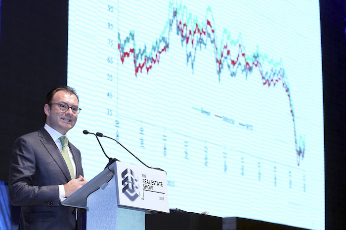 Luis Videgaray, secretario de Hacienda y Crédito Público, duranate la inauguración del The Real Estate Show 2015 "Desarrollar para Crecer", en el Centro Banamex. 21 de abril de 2015. Foto: Cuartoscuro.