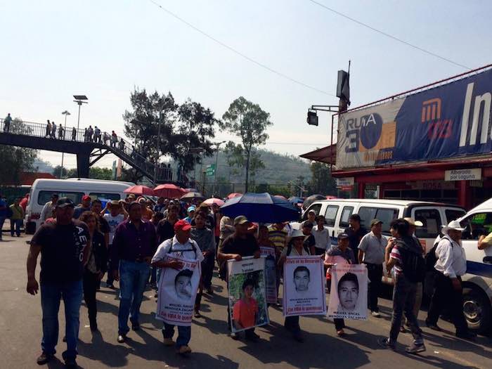 Familiares de los 43 y activistas partieron desde 4 puntos de la capital. Foto: Cencos.