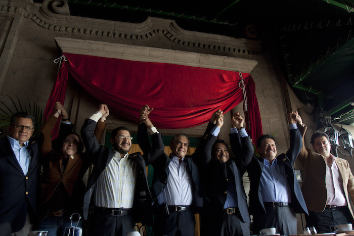 Batres, Mancera y Serrano al centro durante la presentación del equipo de trabajo de campaña del ahora Jefe de Gobierno del DF. 28 de enero de 2012. Foto: Cuartoscuro.