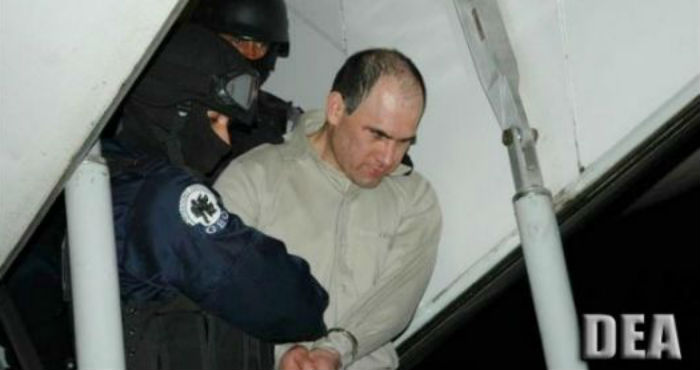 Osiel Cárdenas, fundador del Cártel del Golfo, durante su extradición a EU. Foto: Drug Enforcement Administration (DEA)