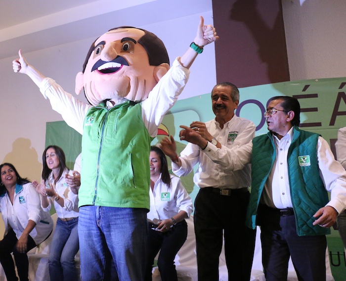 El Dirigente Nacional Del Partido Verde Arturo Escobar a José Ángel Cordova De Campaña Quien Aspira a La Alcaldía De León