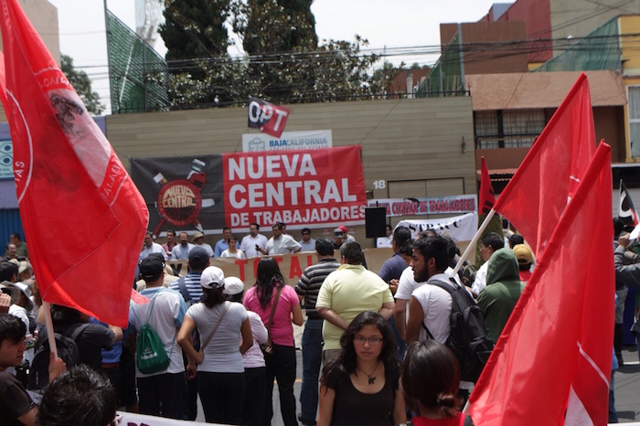 Participaron En El Mitin La Nueva Central De Trabajadores El Movimiento De Trabajadores Socialistas mts El Sindicato Mexicano De Electricistas sme La Coordinadora Nacional De Trabajadores De La Educación cnte Entre Otras Organizaciones Laborales Foto Francisco Cañedo Sinembargo