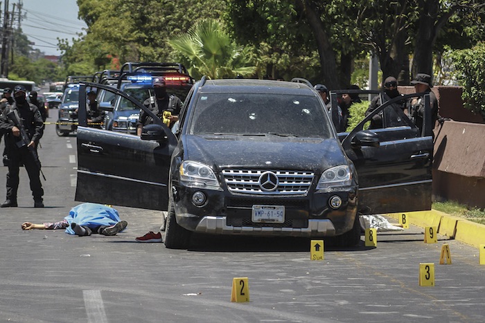 El ataque de un comando armado dejó como saldo cinco personas sin vida. Foto: Cuartoscuro