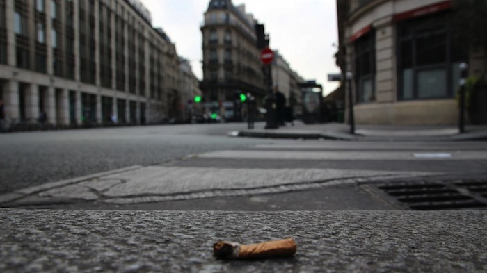 La reciente campaña publicitaria tomó ADN de cigarrillos, tazas de café y condones arrojados para realizar retratos de los infractores. Foto: Shutterstock