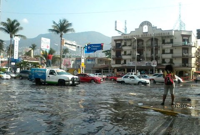 La salida del mar en la Costera. Foto: Carlos Enrique Delgado, El Sur