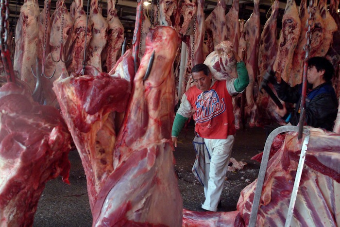 Generar cierta aversión a la carne roja, es una de las propuestas del bioeticista Liao. Foto: Cuartoscuro