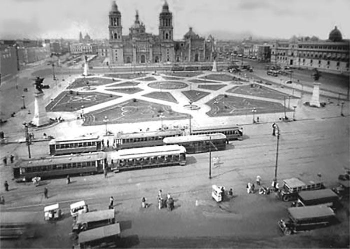 El Zócalo con sus jardines centrales.