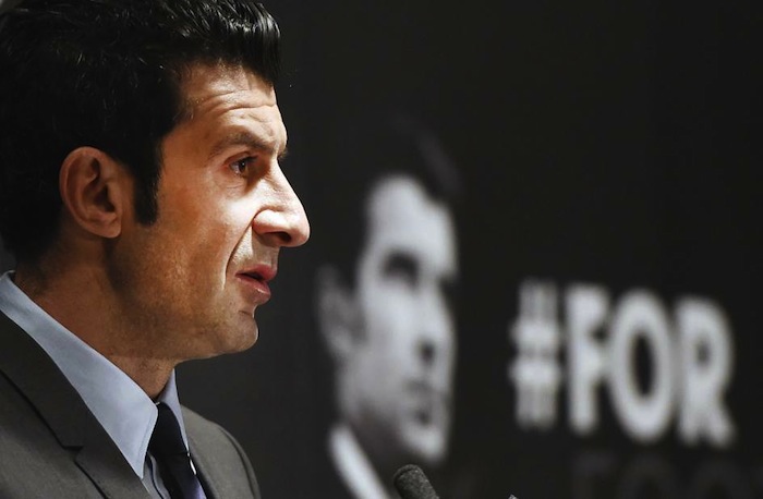 Figo buscaría volver a la candidatura de la FIFA, luego de retirarse hace unos meses. Foto: EFE