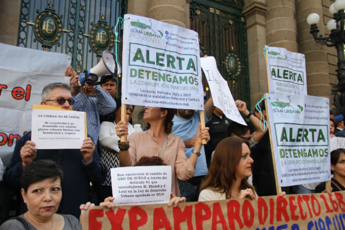 Vecinos De Distintas Coloniias Y Delegaciones De La Ciudad De México Protestaron Afuera De La Asamblea Legislativa Del Distrito Federal Contra Cambios De Uso De Suelo Al Amparo Del Artículo De La Ley De Desarrollo Urbano Y Pidieron Su Derogación Foto Luis Barrón Sinembargo