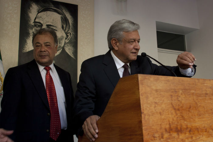 El Presidente Del Pt Con Amlo Durante Una Conferencia En Para Denunciar La Compra De Votos En La Elección Presidencial Foto Cuartoscuro