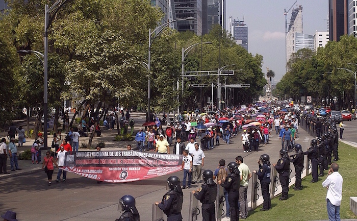 Marcha de maestros sobre el Paseo de la Reforma de la Ciudad de México Foto: Francisco Cañedo, SinEmbargo.