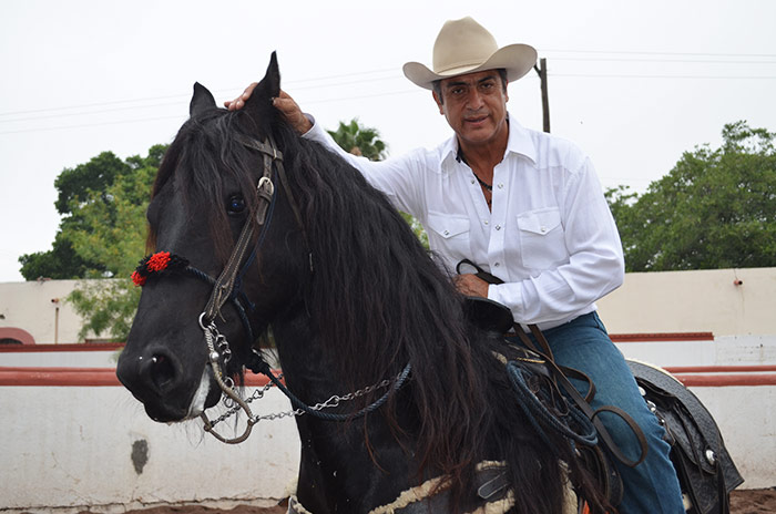 El Bronco con Tornado, Foto: Sanjuana Martínez