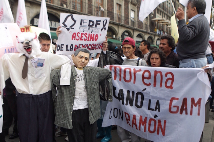 Integrantes De Morena En Protesta Por Los fraudes Cometidos En Algunas Delegaciones Foto Francisco Cañedo Sinembargo