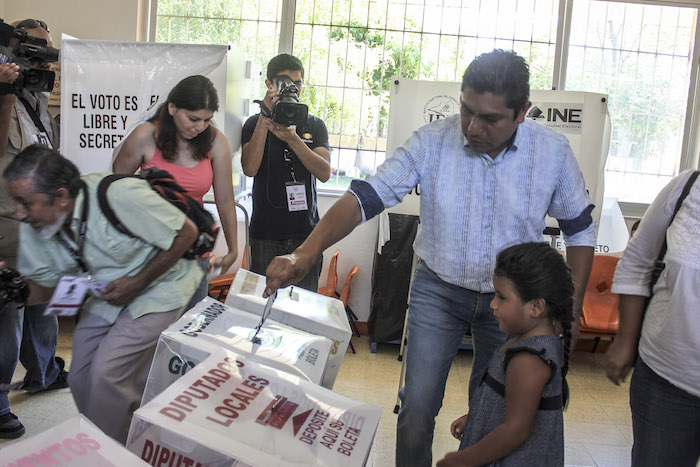 Jorge Luis Preciado Candidato a La Gubernatura De Colima Por El Pan Emitió Su Voto Foto Cuartoscuro