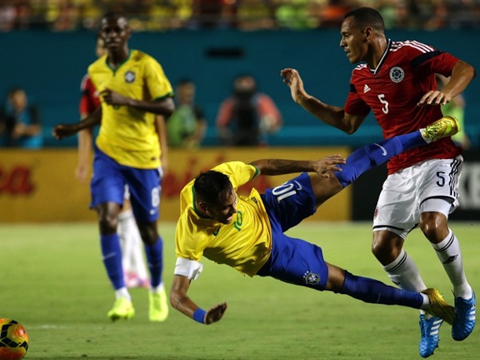 La derrota de hace un año en el Mundial aún sigue doliendo en la memoria de Colombia, que hoy necesita tres puntos más que nunca. Foto: EFE