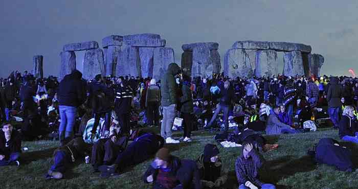 Más De Mil Personas Se Congregaron Hoy En El Conjunto Megalítico De Stonehenge Foto Efe