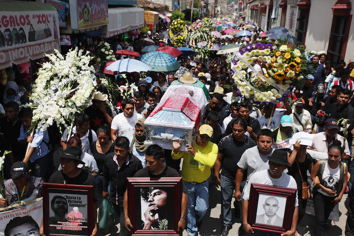 Cientos de personas exigen justicia tras la muerte de Antonio Vivar en Tlapa, Guerrero. Foto: Cuartoscuro