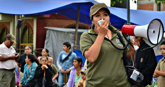 Para la entrevista, Nestora Salgado se vio a sí misma al espejo por primera vez después de 21 meses de arresto. Foto: Free Nestora