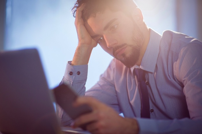 Sin darnos cuenta revisar nuestras redes sociales se ha vuelto algo habitual de nuestra vida diaria. Foto: Shutterstock