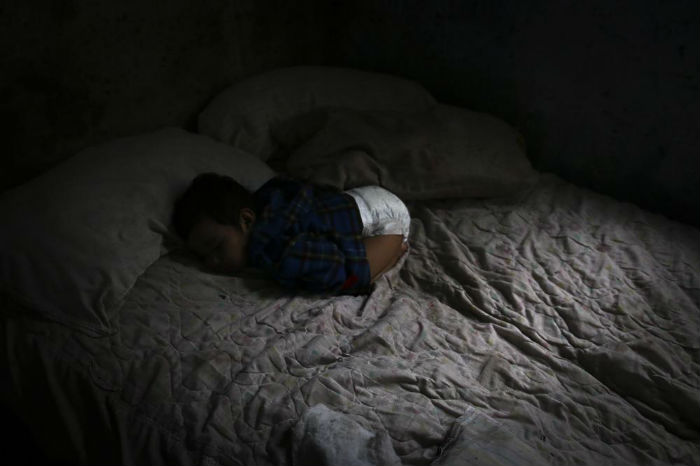 Uno De Los Nietos De Un Año De Edad Espera Dormido Foto Por Emilio Espejel