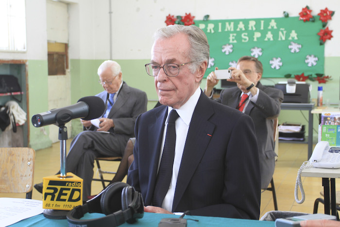 Jacobo Zabludovsky tras la ceremonia del homenajes por sus 70 años de trayectoria periodística . 04 de diciembre de 2013. Foto: Cuartoscuro.