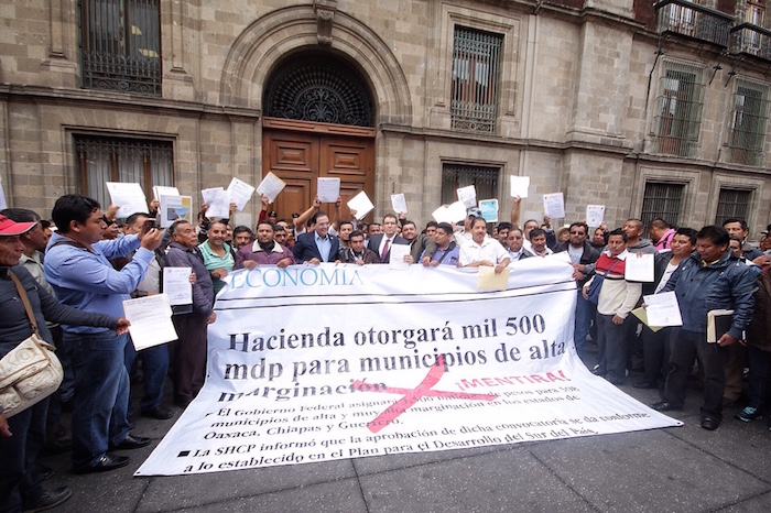 Alcaldes de Chiapas, Oaxaca y Guerrero denunciaron a Hacienda por robarse fondos federales. Foto: Francisco Cañedo, SinEmbargo.