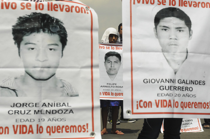 En Francia se movilizarán por los 43 normalistas de Ayotzinapa durante la vista de Enrique Peña Nieto a ese país. Cuartoscuro 