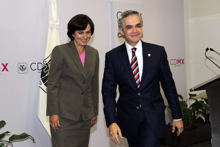 Patricia Mercado Secretaria De Gobierno Del Gdf Junto a Miguel Ángel Mancera Espinosa Foto Cuartoscuro