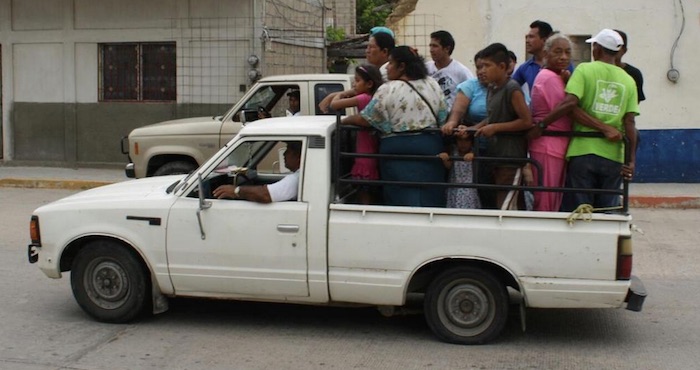 En redes sociales, comenzaron a difundirse imágenes denunciando las violaciones en el procesos electoral de Chiapas. Foto: @ALONSORES