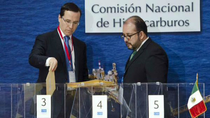 Los medios internacionales más importantes en materia financiera y económica calificaron el mismo proceso como "fallida", "un débil comienzo", "decepcionante", un "fiasco". Foto: Comisión Nacional de Hidrocarburos