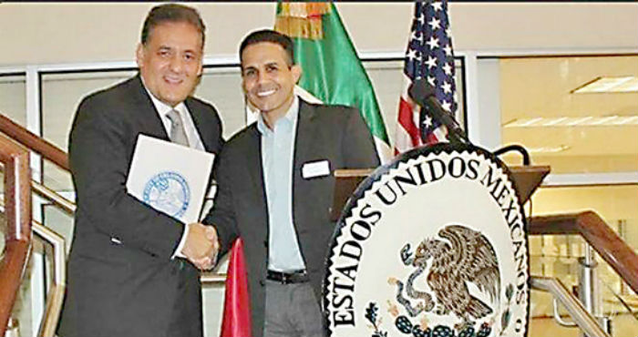 Ahora El Gobierno Federal De Enrique Peña Nieto Lo Rescató Del Olvido Y Lo Nombró Cónsul General De México En Orlando Florida Estados Unidos Foto Twitter Consulado De México En Orlando