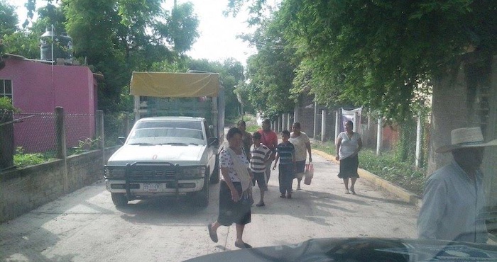 Unas 200 personas han dejado sus casas en la comunidad de Las Tinajas, en Guerrero, por presuntas amenazas de grupos delictivos. Foto: Israel Flores, El Sur