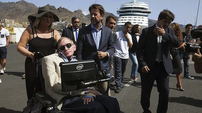 Stephen Hawking incluso le ha puesto fecha al fin de la humanidad a manos de la inteligencia artificial. Foto: EFE