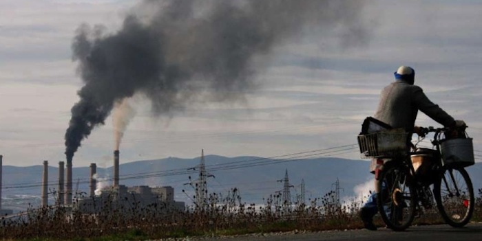 No solo la contaminación, también el gasto de los usuarios podría disminuir con  vehículos autónomos. Foto: EFE